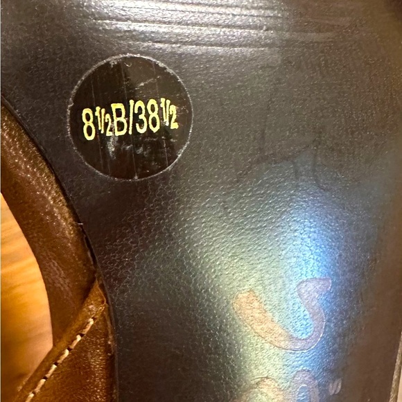 BCBG bronze heels,  8.5 - Picture 6 of 8